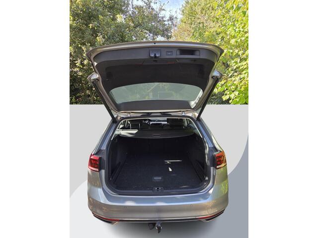 Volkswagen PASSAT 1.5 TSI R-Line Business + 150pk Adaptieve Cruise | Elektrische Achterklep | Stoelverwarming