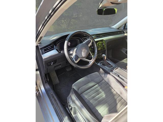 Volkswagen PASSAT 1.5 TSI R-Line Business + 150pk Adaptieve Cruise | Elektrische Achterklep | Stoelverwarming