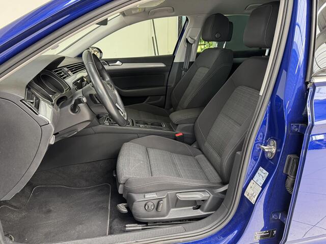 Volkswagen PASSAT Variant 1.5 TSI R-Line Business + | Navigatie | Trekhaak | Stoelverwarming | Parkeersensoren |