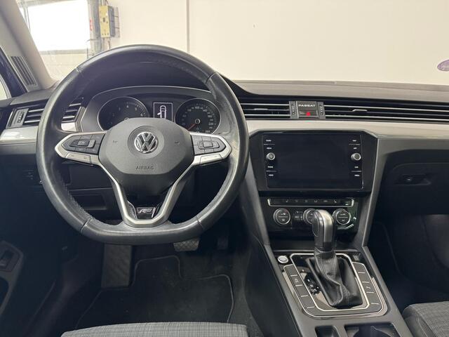 Volkswagen PASSAT Variant 1.5 TSI R-Line Business + | Navigatie | Trekhaak | Stoelverwarming | Parkeersensoren |