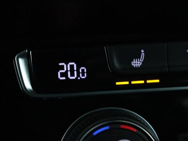 Volkswagen PASSAT 1.4 TSI R Line | Panoramadak | Adaptive cruise | 360 Camera | Stoelverwarming | Leder/Alcantara | Trekhaak | Virtual Cockpit | Carplay | Navigatie | LED Plus | DAB | Parkeerhulp | Climate control