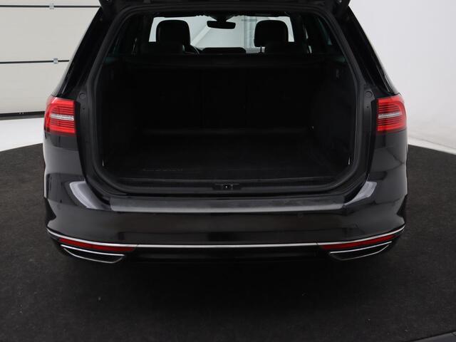 Volkswagen PASSAT 1.4 TSI R Line | Panoramadak | Adaptive cruise | 360 Camera | Stoelverwarming | Leder/Alcantara | Trekhaak | Virtual Cockpit | Carplay | Navigatie | LED Plus | DAB | Parkeerhulp | Climate control