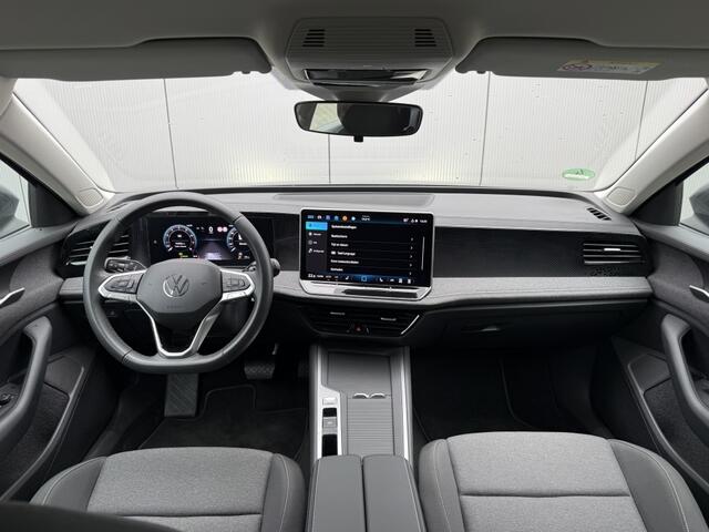 Volkswagen PASSAT Variant 1.5 eTSI Business Carplay Camera Stoelverwarming