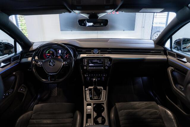 Volkswagen PASSAT Variant 1.4 TSI GTE Highline PANO | ACC | 2E EIGENAAR | SFEERVERLICHTING | MASSAGE | DEALER ONDERHOUDEN | DODEHOEK | TREKHAAK