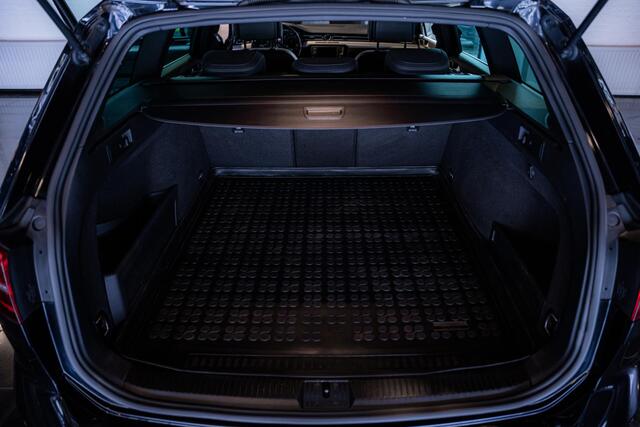 Volkswagen PASSAT Variant 1.4 TSI GTE Highline PANO | ACC | 2E EIGENAAR | SFEERVERLICHTING | MASSAGE | DEALER ONDERHOUDEN | DODEHOEK | TREKHAAK