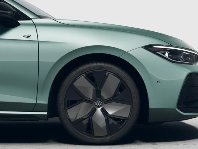 Volkswagen PASSAT Variant R-Line Edition 1.5 eHybrid 204 PK 6 DSG · Draadloze telefoonlader · Achteruitrijcamera · Sfeerverlichting · Black Style Pakket · Trekhaak inklapbaar, met elektrische ontgrendeling, incl. aanhangwagenmanoeuvreerhulp 'Trailer Assist' ·