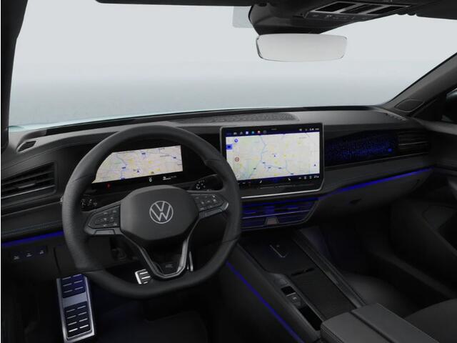 Volkswagen PASSAT Variant R-Line Edition 1.5 eHybrid 204 PK 6 DSG · Draadloze telefoonlader · Achteruitrijcamera · Sfeerverlichting · Black Style Pakket · Trekhaak inklapbaar, met elektrische ontgrendeling, incl. aanhangwagenmanoeuvreerhulp 'Trailer Assist' ·