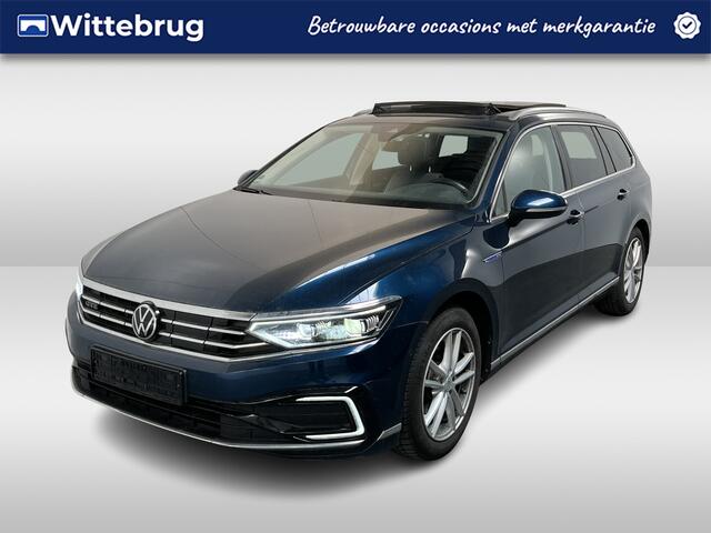 Volkswagen PASSAT Variant 1.4 TSI PHEV GTE / AUTOMAAT/ PANO/ TREKHAAK/ DCC/ PARK.SENSOR + 360 CAMERA/ MEMORY SEAT/ ERGO COMFORT/ STUUR+STOELVERWARM./ ACC/ DODEHOEK/ ELEK.ACHTERKLEP/ APP-CONNECT/ KEYLESS/ NAVI/ DIGITAL DASH/ 18'' LMV