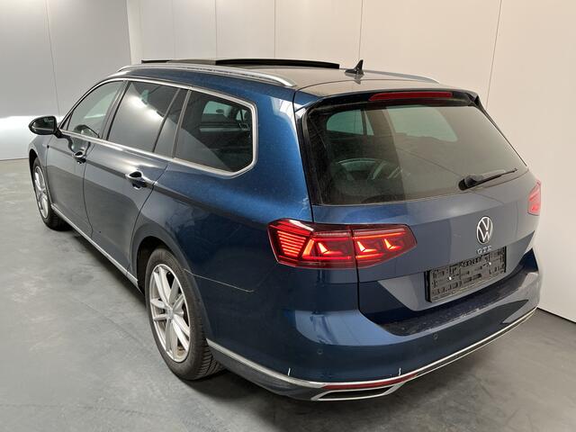 Volkswagen PASSAT Variant 1.4 TSI PHEV GTE / AUTOMAAT/ PANO/ TREKHAAK/ DCC/ PARK.SENSOR + 360 CAMERA/ MEMORY SEAT/ ERGO COMFORT/ STUUR+STOELVERWARM./ ACC/ DODEHOEK/ ELEK.ACHTERKLEP/ APP-CONNECT/ KEYLESS/ NAVI/ DIGITAL DASH/ 18'' LMV