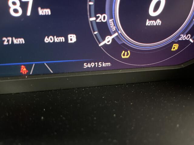 Volkswagen PASSAT Variant 1.4 TSI PHEV GTE / AUTOMAAT/ PANO/ TREKHAAK/ DCC/ PARK.SENSOR + 360 CAMERA/ MEMORY SEAT/ ERGO COMFORT/ STUUR+STOELVERWARM./ ACC/ DODEHOEK/ ELEK.ACHTERKLEP/ APP-CONNECT/ KEYLESS/ NAVI/ DIGITAL DASH/ 18'' LMV