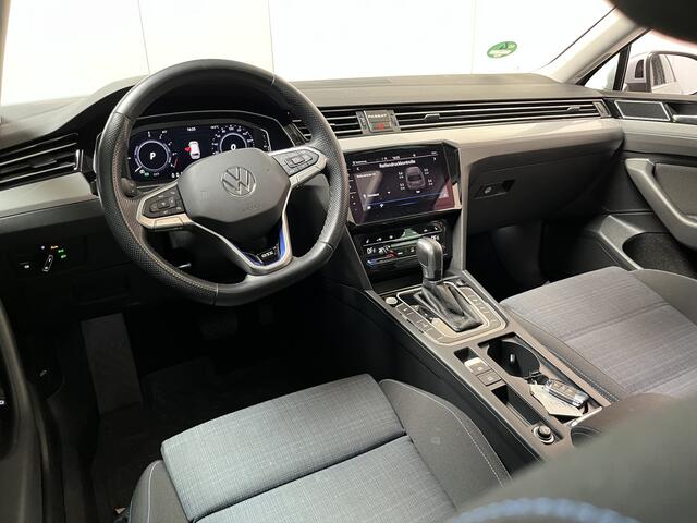 Volkswagen PASSAT Variant 1.4 TSI PHEV GTE / AUTOMAAT/ PANO/ TREKHAAK/ ERGO COMFORT/ ACC/ STUUR+STOELVERWARM./ DODEHOEK/ APP-CONNECT/ PARK.SENSOR.V+A/ CAMERA/ ELEK.ACHTERKLEP/ KEYLESS/ DIGITAL DASH/ NAVI/ DAB/ CLIMA/ LED