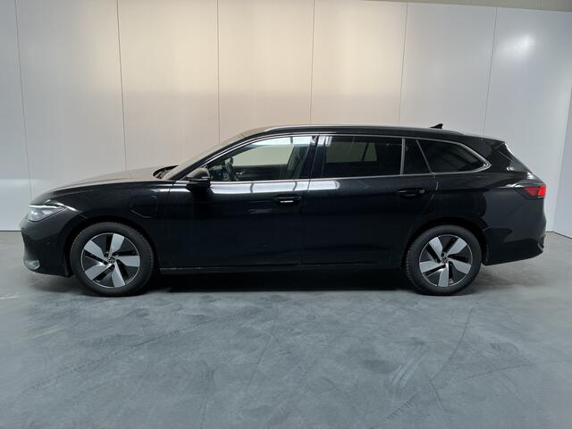 Volkswagen PASSAT Variant 1.5 eHybrid Business / AUTOMAAT/ TREKHAAK/ MASSAGE/ STUUR+STOELVERWARM./ PARK.SENSOR.V+A/ CAMERA/ ACC/ HEAD-UP/ APP-CONNECT/ DODEHOEK/ DIGITAL DASH/ NAVI/ DAB/ CLIMA/ LED/ 17'' LMV