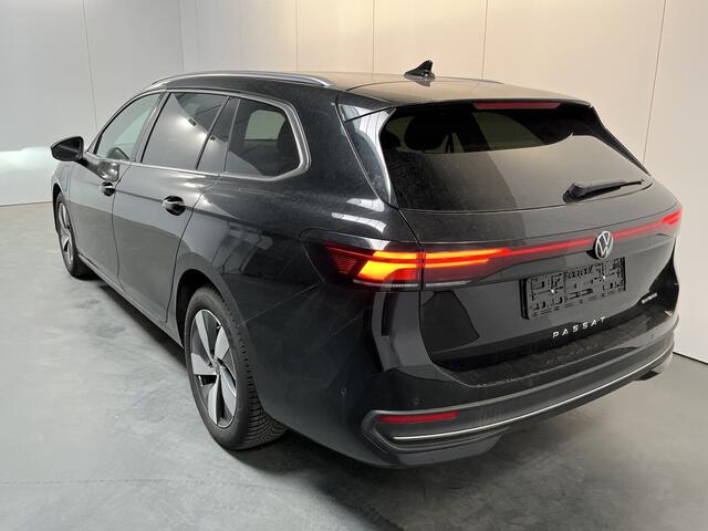 Volkswagen PASSAT Variant 1.5 eHybrid Business / AUTOMAAT/ TREKHAAK/ MASSAGE/ STUUR+STOELVERWARM./ PARK.SENSOR.V+A/ CAMERA/ ACC/ HEAD-UP/ APP-CONNECT/ DODEHOEK/ DIGITAL DASH/ NAVI/ DAB/ CLIMA/ LED/ 17'' LMV