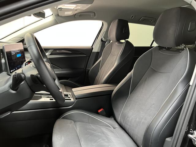 Volkswagen PASSAT Variant 1.5 eHybrid Business / AUTOMAAT/ TREKHAAK/ MASSAGE/ STUUR+STOELVERWARM./ PARK.SENSOR.V+A/ CAMERA/ ACC/ HEAD-UP/ APP-CONNECT/ DODEHOEK/ DIGITAL DASH/ NAVI/ DAB/ CLIMA/ LED/ 17'' LMV