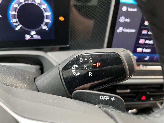 Volkswagen PASSAT Variant 1.5 eHybrid Business / AUTOMAAT/ TREKHAAK/ MASSAGE/ STUUR+STOELVERWARM./ PARK.SENSOR.V+A/ CAMERA/ ACC/ HEAD-UP/ APP-CONNECT/ DODEHOEK/ DIGITAL DASH/ NAVI/ DAB/ CLIMA/ LED/ 17'' LMV