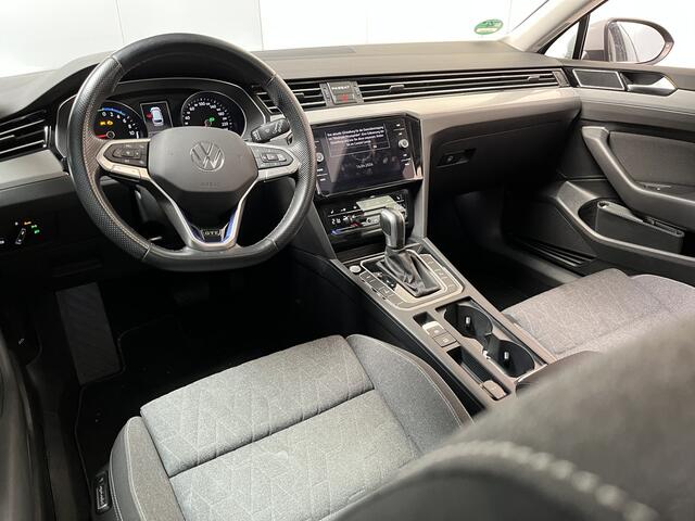 Volkswagen PASSAT Variant 1.4 TSI PHEV GTE / AUTOMAAT/ PANO/ TREKHAAK/ ACC/ ERGO COMFORT/ PARK.SENSOR.V+A/ CAMERA/ APP-CONNECT/ STOELVERWARM./ ELEK.ACHTERKLEP/ NAVI/ DAB/ CLIMA/ 17'' LMV