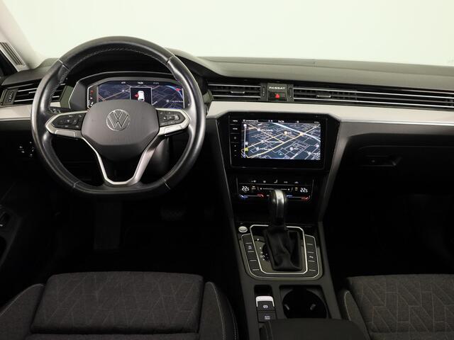 Volkswagen PASSAT Variant 1.5 TSI Business | Navigatie | Panorama dak | Parkeersensoren | Achteruit Camera | Digitale dashboard |