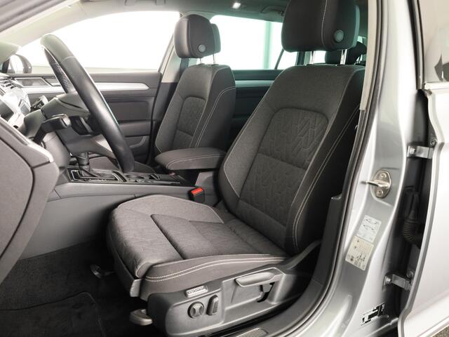 Volkswagen PASSAT Variant 1.5 TSI Business | Navigatie | Panorama dak | Parkeersensoren | Achteruit Camera | Digitale dashboard |