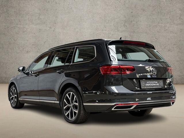 Volkswagen PASSAT Variant 1.4 TSI PHEV GTE 218Pk Automaat (APPLE CARPLAY, GROOT NAVI, CLIMATE, CAMERA, KEYLESS, SPORTSTOELEN, GETINT GLAS, ELEK ACHTERKLEP, PARKEERSENSOREN, NIEUWSTAAT)