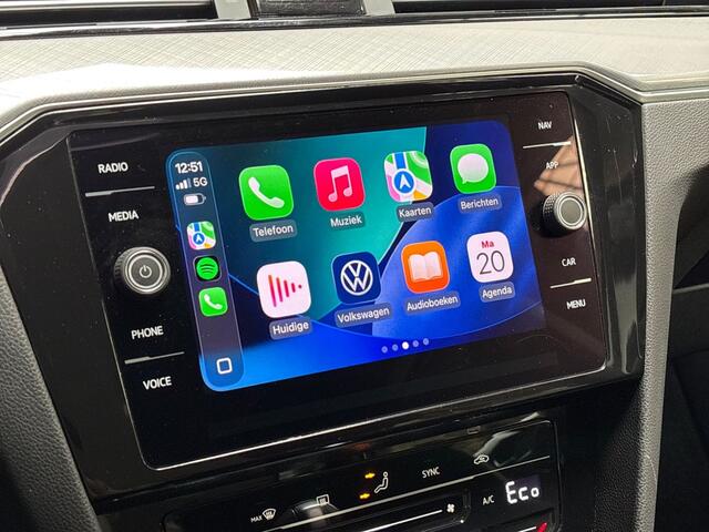 Volkswagen PASSAT Variant 1.4 TSI PHEV GTE 218Pk Automaat (APPLE CARPLAY, GROOT NAVI, CLIMATE, CAMERA, KEYLESS, SPORTSTOELEN, GETINT GLAS, ELEK ACHTERKLEP, PARKEERSENSOREN, NIEUWSTAAT)