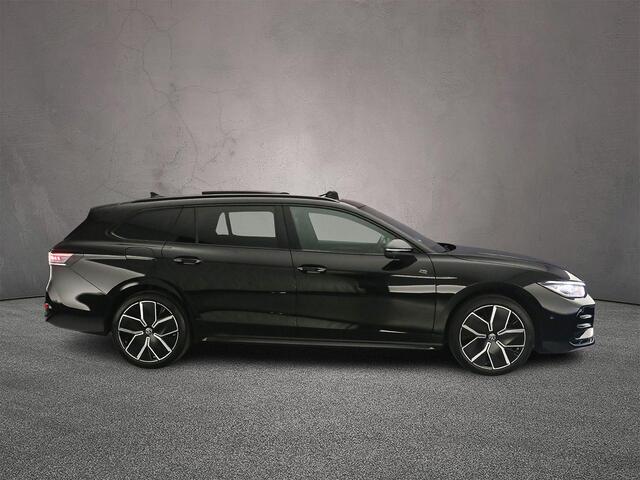 Volkswagen PASSAT Variant R-Line Edition 1.5 TSI eHybrid 272pk DSG Automaat Trekhaak, Harman Kardon audio, Panoramadak, Adaptive cruise control, 360 camera, Achteruitrijcamera