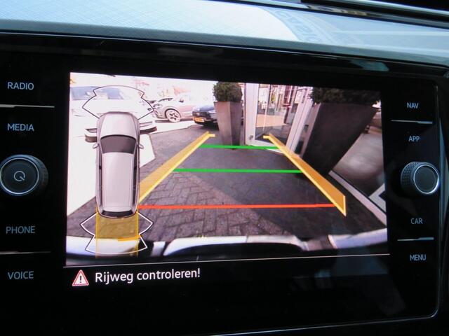 Volkswagen PASSAT 1.4 TSI PHEV GTE BNS / Pano / Wegklap.haak / Stoelverw. / Camera / BOVAG garantie