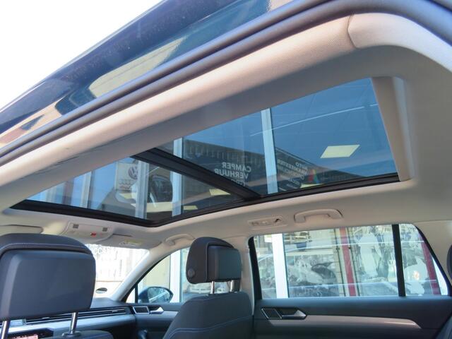 Volkswagen PASSAT 1.4 TSI PHEV GTE BNS / Pano / Wegklap.haak / Stoelverw. / Camera / BOVAG garantie