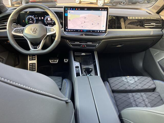 Volkswagen PASSAT Variant 1.5eHybrid 200kW/272PK R-Line Black Style DSG · Panoramadak · Trekhaak · Harman/Kardon sound · Camera · Garantie t/m 03-07-2030 of 100000km