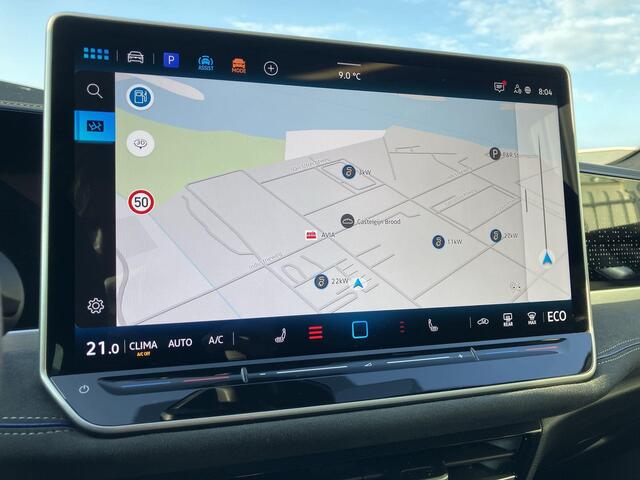 Volkswagen PASSAT Variant 1.5eHybrid 200kW/272PK R-Line Black Style DSG · Panoramadak · Trekhaak · Harman/Kardon sound · Camera · Garantie t/m 03-07-2030 of 100000km