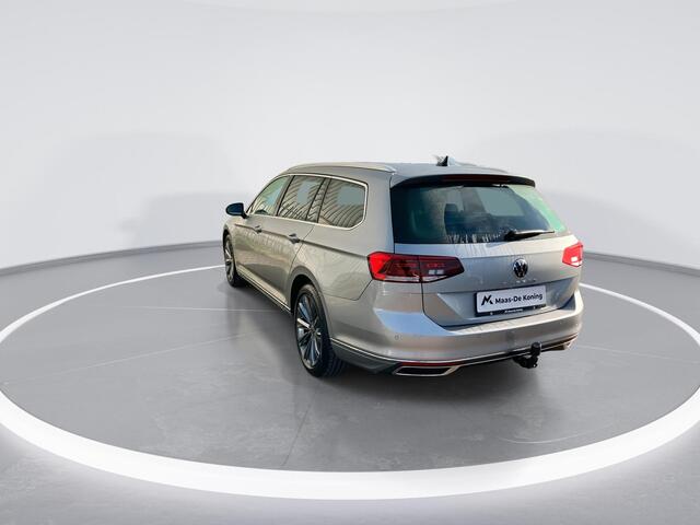 Volkswagen PASSAT Variant 1.5TSI/150PK Elegance DSG · Navigatie · Trekhaak · Camera + Parkeersensoren