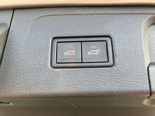 Volkswagen PASSAT Variant 1.5TSI/150PK Elegance DSG · Navigatie · Trekhaak · Camera + Parkeersensoren