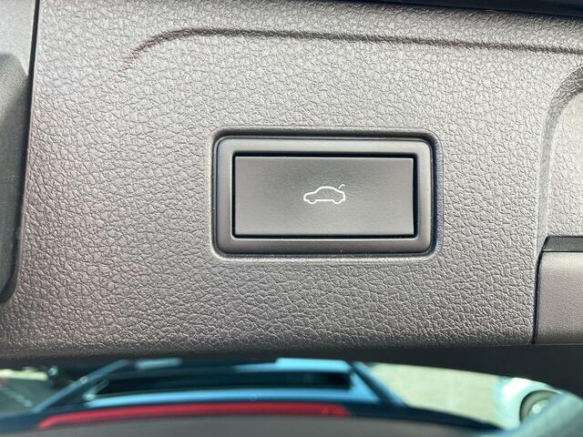 Volkswagen PASSAT Variant 1.4TSI PHEV 160kW/218PK GTE · Panoramadak · Trekhaak · Navigatie · Camera · Stoelverwarming ·