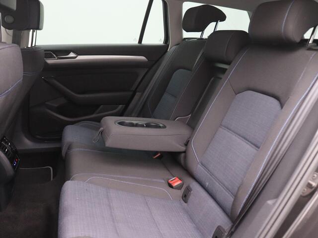 Volkswagen PASSAT Variant 1.4 TSI PHEV GTE Business 218PK DSG SOH 89,87%, Full led, Trekhaak, Head-up display, Adaptive cruise met travel assist, Keyless, Elek. bedienbare achterklep, Stoelverwarming, Achteruitrijcamera, 17" lichtmetaal