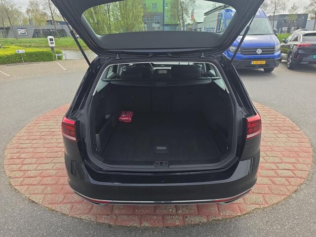 Volkswagen PASSAT Variant 1.4 TSI PHEV GTE Business | Trekhaak | Lane assist | A.cam | App connect |