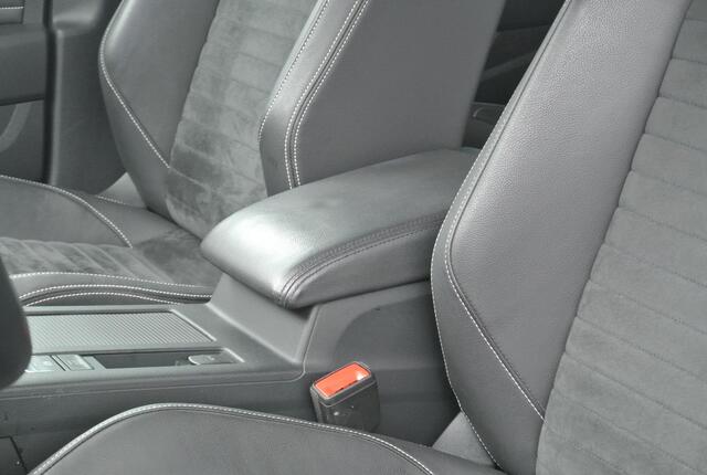 Volkswagen PASSAT Variant 1.5 TSI 150pk DSG R-Line Business + | Trekhaak | Camera | Virtual Cockpit |