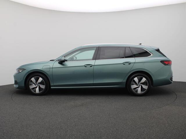 Volkswagen PASSAT Variant 1.5 eHybrid Business 204PK DSG Trekhaak, Achteruitrijcamera, Head-Up Display, Side Assist, Elektr. Achterklep, 17" LM Velgen, Stoel-Stuurverwarming