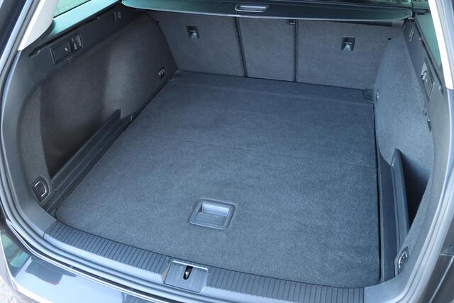 Volkswagen PASSAT Variant 1.5 TSI Comfort Business 150pk | Trekhaak | Carplay