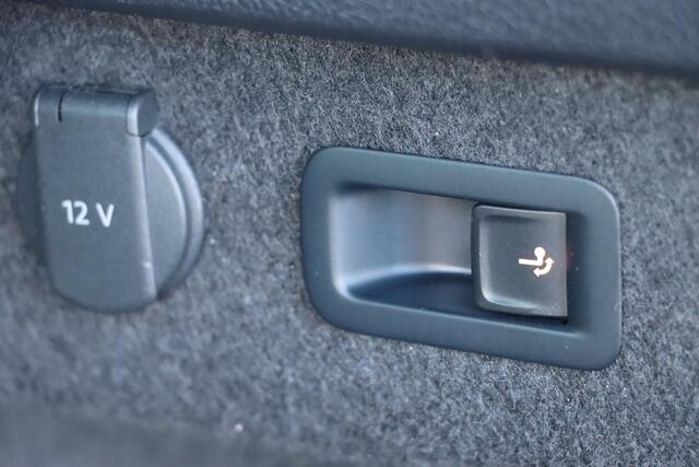 Volkswagen PASSAT Variant 1.5 TSI Comfort Business 150pk | Trekhaak | Carplay