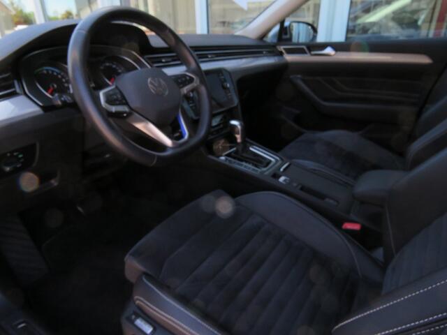 Volkswagen PASSAT 1.4 TSI PHEV GTE BNS / Sportstoelen / Led / Stoelverw. / 17 Inch / Camera / BOVAG garantie