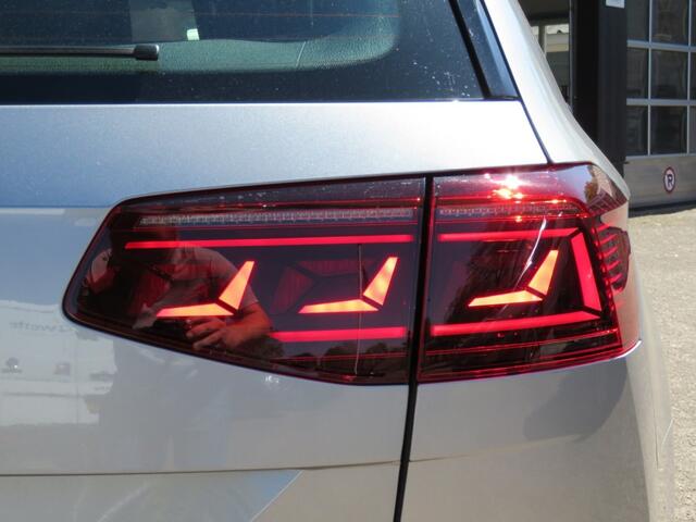 Volkswagen PASSAT 1.4 TSI PHEV GTE BNS / Sportstoelen / Led / Stoelverw. / 17 Inch / Camera / BOVAG garantie