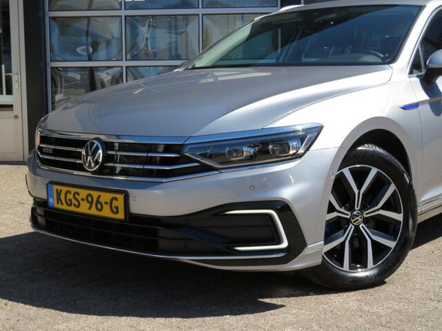 Volkswagen PASSAT 1.4 TSI PHEV GTE BNS / Sportstoelen / Led / Stoelverw. / 17 Inch / Camera / BOVAG garantie