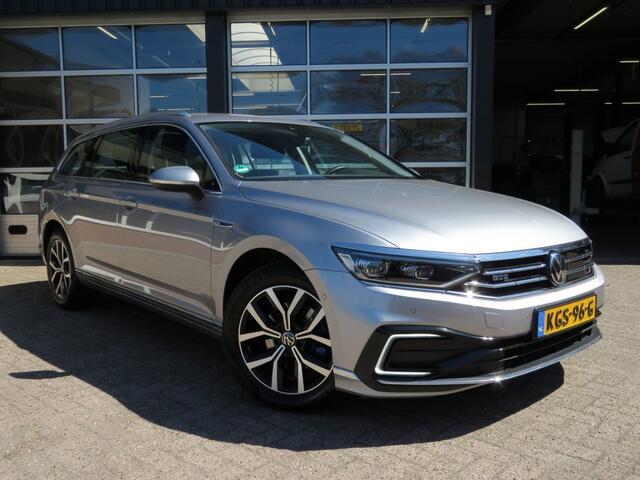 Volkswagen PASSAT 1.4 TSI PHEV GTE BNS / Sportstoelen / Led / Stoelverw. / 17 Inch / Camera / BOVAG garantie
