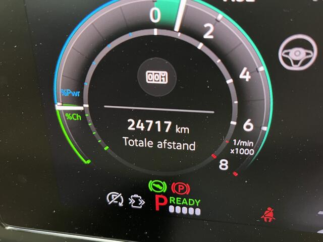 Volkswagen PASSAT Variant 1.5 eHybrid Business / AUTOMAAT/ TREKHAAK/ ACC/ PARK.SENSOREN V+A/ CAMERA/ STUUR+STOELVERWARM./ MASSAGE/ DODEHOEK/ HEAD-UP/ APP-CONNECT/ DIGITAL DASH/ DAB/ NAVI/ CLIMA/ LED/ 17'' LMV