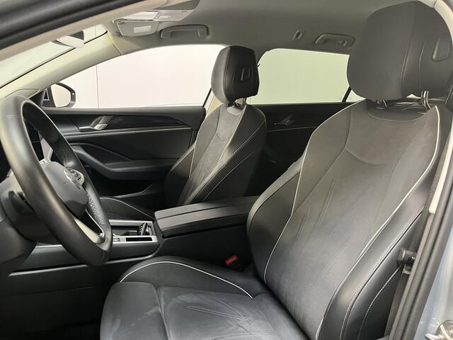 Volkswagen PASSAT Variant 1.5 eHybrid Business / AUTOMAAT/ TREKHAAK/ ACC/ PARK.SENSOREN V+A/ CAMERA/ STUUR+STOELVERWARM./ MASSAGE/ DODEHOEK/ HEAD-UP/ APP-CONNECT/ DIGITAL DASH/ DAB/ NAVI/ CLIMA/ LED/ 17'' LMV