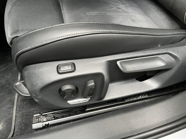 Volkswagen PASSAT Variant 1.5 eHybrid Business / AUTOMAAT/ TREKHAAK/ ACC/ PARK.SENSOREN V+A/ CAMERA/ STUUR+STOELVERWARM./ MASSAGE/ DODEHOEK/ HEAD-UP/ APP-CONNECT/ DIGITAL DASH/ DAB/ NAVI/ CLIMA/ LED/ 17'' LMV