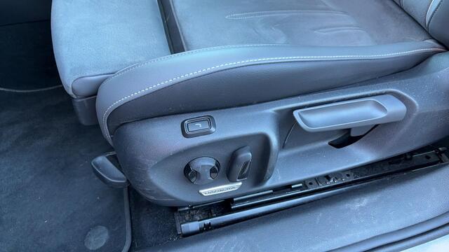 Volkswagen PASSAT Variant 1.5 eTSI Business NL-AUTO / TREKHAAK / FULL LED / SFEER / KEYLESS / CAMERA / STOELVERW / STUURVERW / CARPLAY