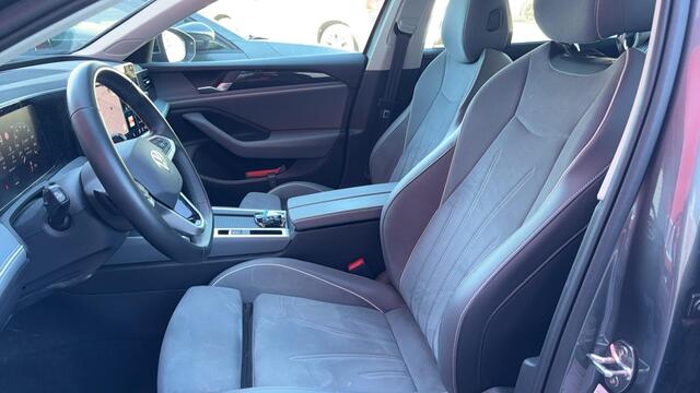 Volkswagen PASSAT Variant 1.5 eTSI Business NL-AUTO / TREKHAAK / FULL LED / SFEER / KEYLESS / CAMERA / STOELVERW / STUURVERW / CARPLAY