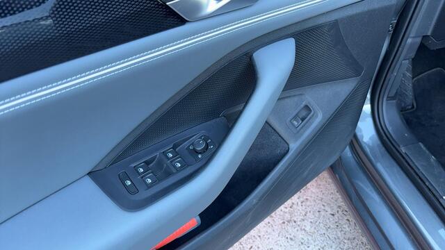 Volkswagen PASSAT Variant 1.5 eTSI Business NL-AUTO / TREKHAAK / FULL LED / SFEER / KEYLESS / CAMERA / STOELVERW / STUURVERW / CARPLAY