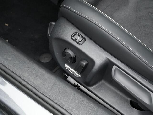 Volkswagen PASSAT Variant 1.5 e-Hybrid 204 pk DSG Business | Trekhaak | Head-up display | Achteruitrijcamera | Stuur-/stoelverwarming | Adaptive Cruise