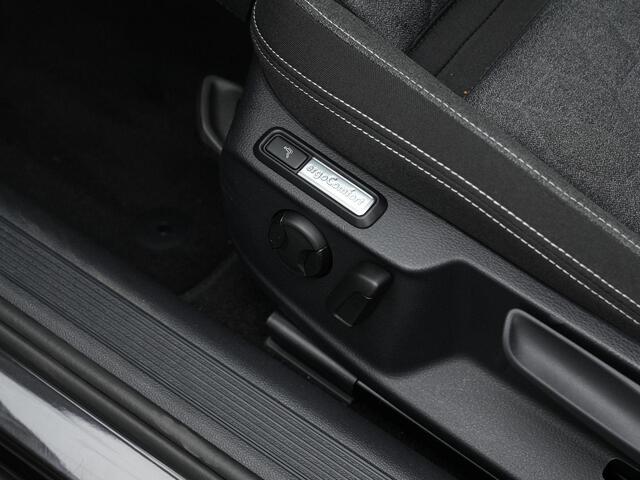 Volkswagen PASSAT 1.4 TSI 218 pk PHEV GTE | Trekhaak | 360 Camera | Stoelverwarming | Adaptive Cruise | Navigatie